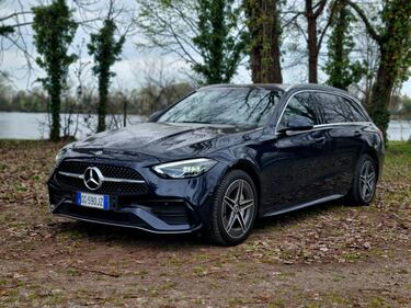 Mercedes Classe C 300e: le foto del plug-in della Stella 15