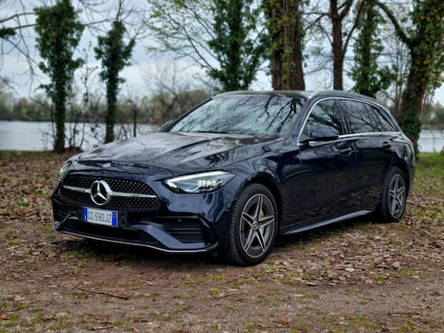 Mercedes Classe C 300e, plug-in fino a 100 km in elettrico e tanto spazio a bordo