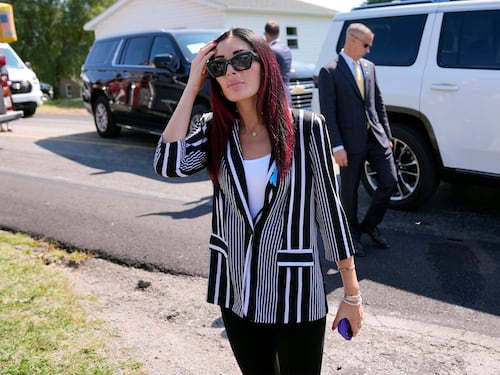 Trump "scarica" l'influencer Loomer