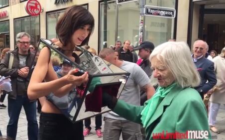 Milo Moiré arrestata a Londra: si faceva masturbare in pubblico 7