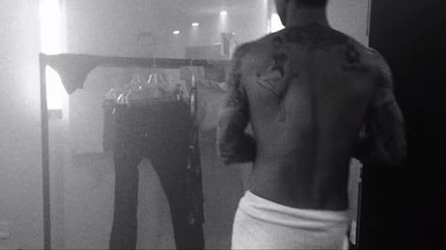 Adam Levine dei Maroon 5 nudo nel nuovo video 1