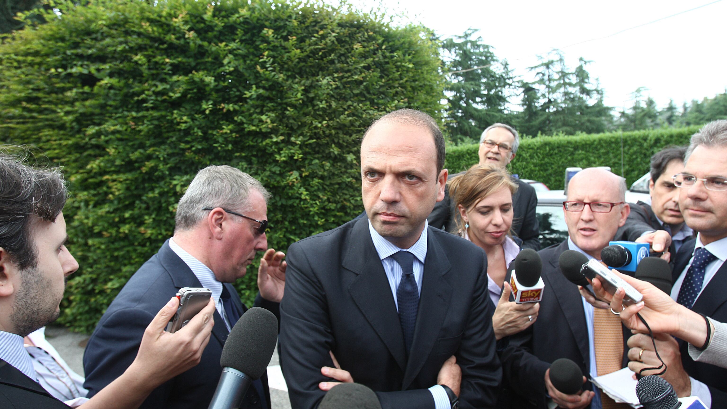 Alfano: "Domani andrò da Napolitano"
