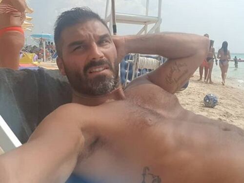 Giovanni Conversano attacca la Enardu. Scontro social con la sorella di Serena: "Povero sfigato"