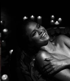 Selena Gomez sempre più sexy 27