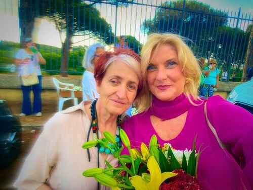 Villa Pamphili, in memoria di Anastasia e Andromeda: fiori e un passeggino nel parco dell’orrore