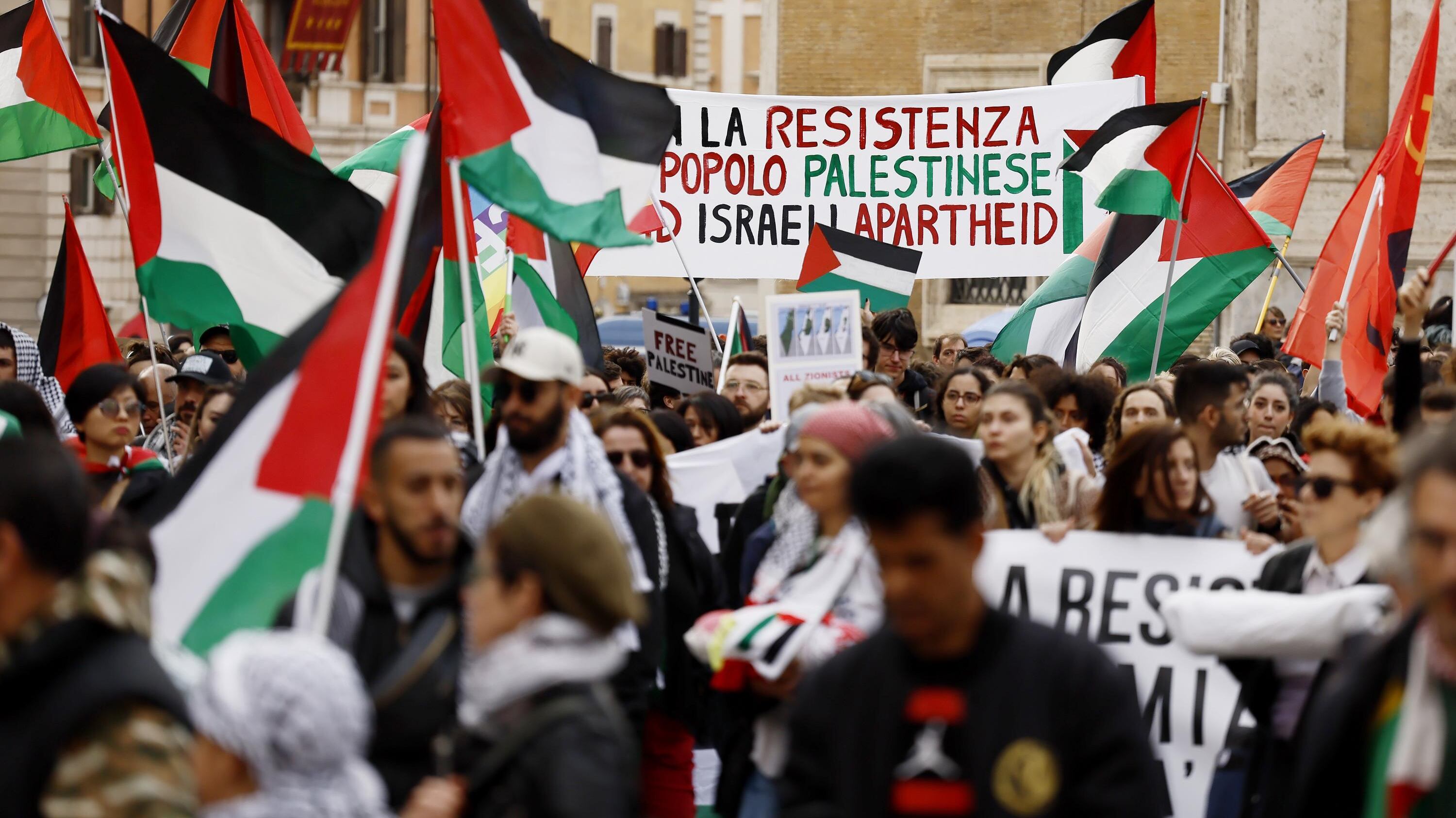 "Continuiamo a combattere". I collettivi tirano dritto nonostante la tregua a Gaza