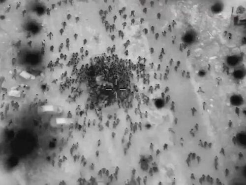 Spari durante la distribuzione degli aiuti, morti a Gaza. Ma è guerra anche sui numeri