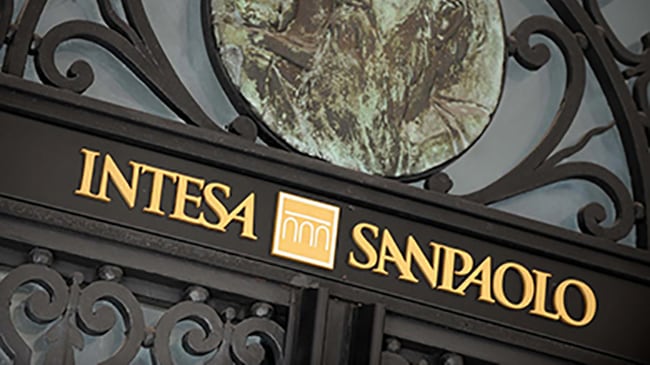Intesa accelera, anche con i tassi bassi