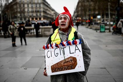 I Gilet gialli invadono Parigi nella quinta giornata di proteste 1