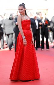 Bella Hadid conquista Cannes 11