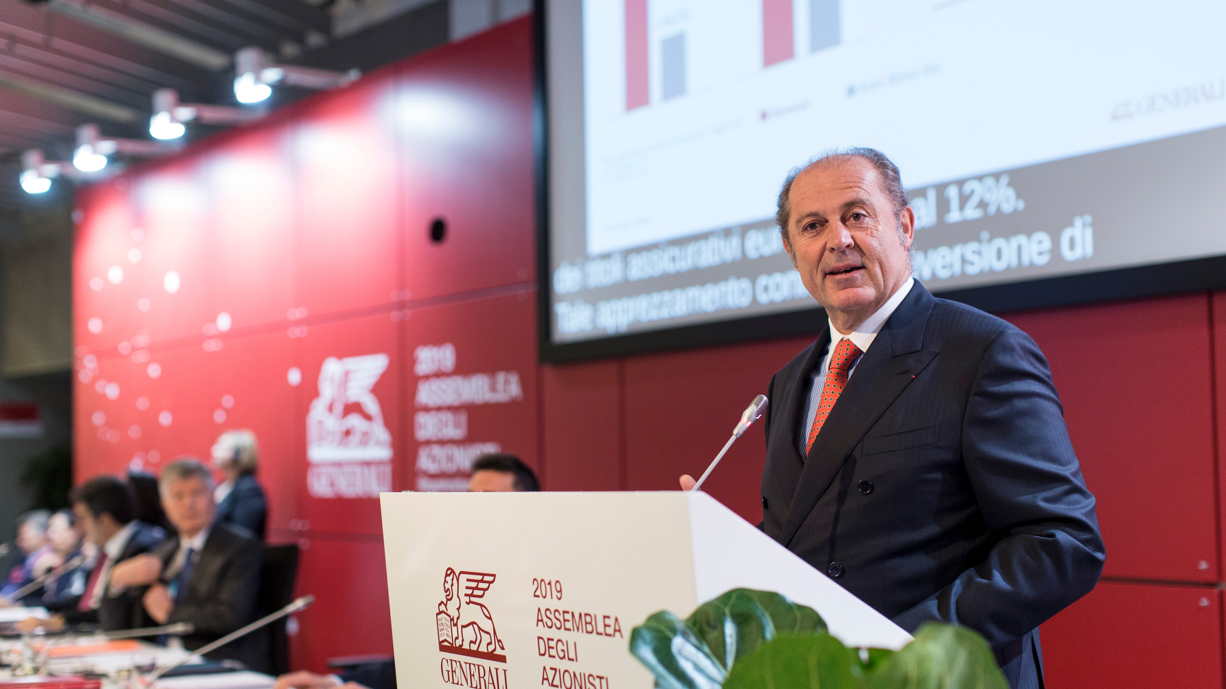 Generali fa cassa per lo shopping