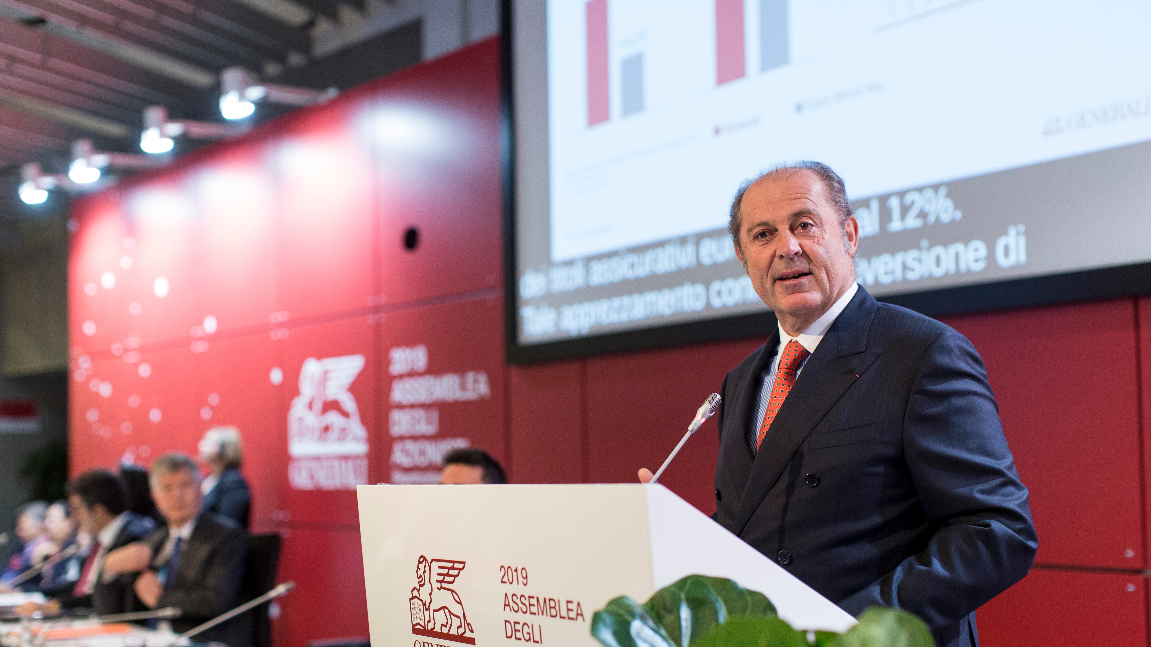Generali fa cassa per lo shopping