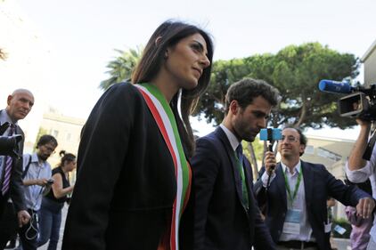 La prima volta con la fascia di Virginia Raggi 5