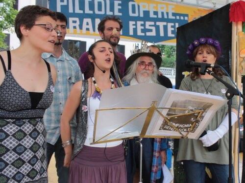 La "cattiva maestra" di Torino e la foto che imbarazza la Appendino