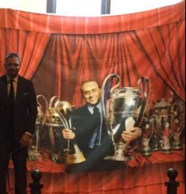 Le lenzuola di compleanno per Berlusconi 1