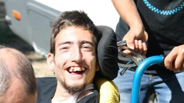 La Chiesa risponde con il pro-vita Matteo. "Non andare a morire, noi portiamo luce"