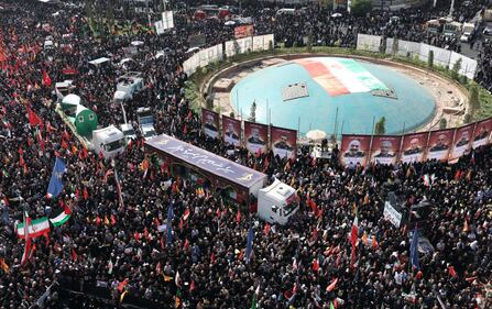 Teheran scende in piazza per i funerali dei "martiri" della guerra dei 12 giorni 3