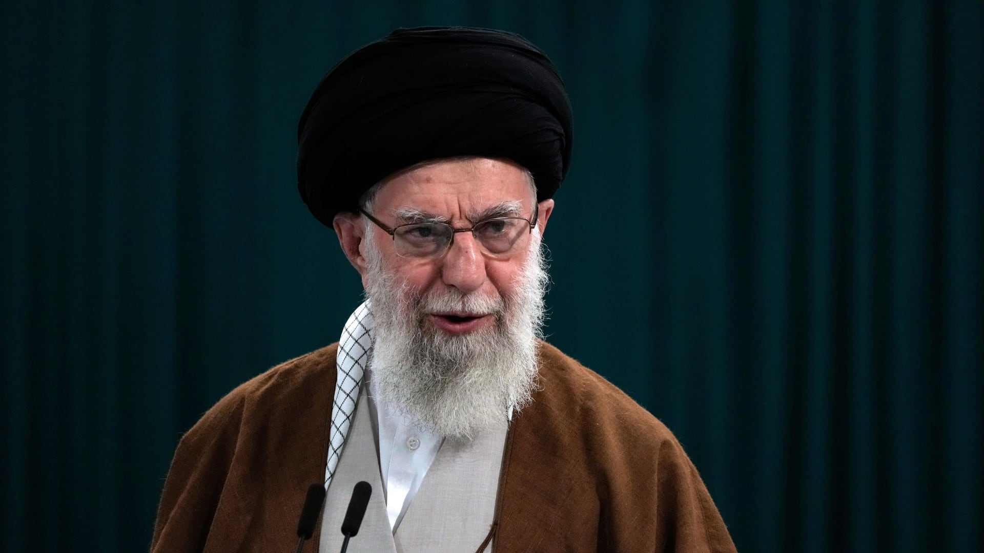 Israele punta Khamenei. Fuga nel bunker e rischio di congiura: è caccia alla “testa del serpente”