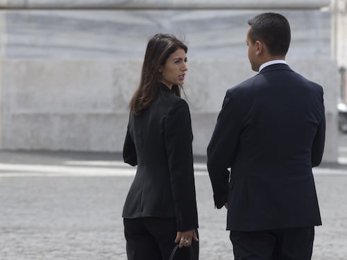 Abuso d'ufficio e falso: Raggi rischia il processo