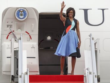 Una folata di vento alza la gonna a Michelle Obama 3