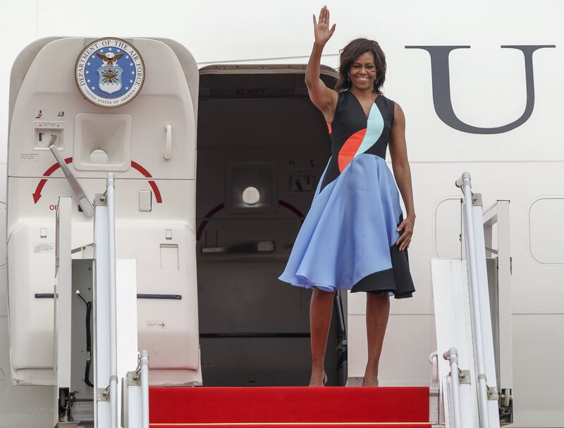 Una folata di vento alza la gonna a Michelle Obama 3