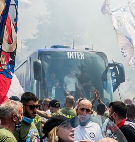 Inter, è festa grande fuori e dentro al Meazza per lo scudetto numero 19 6