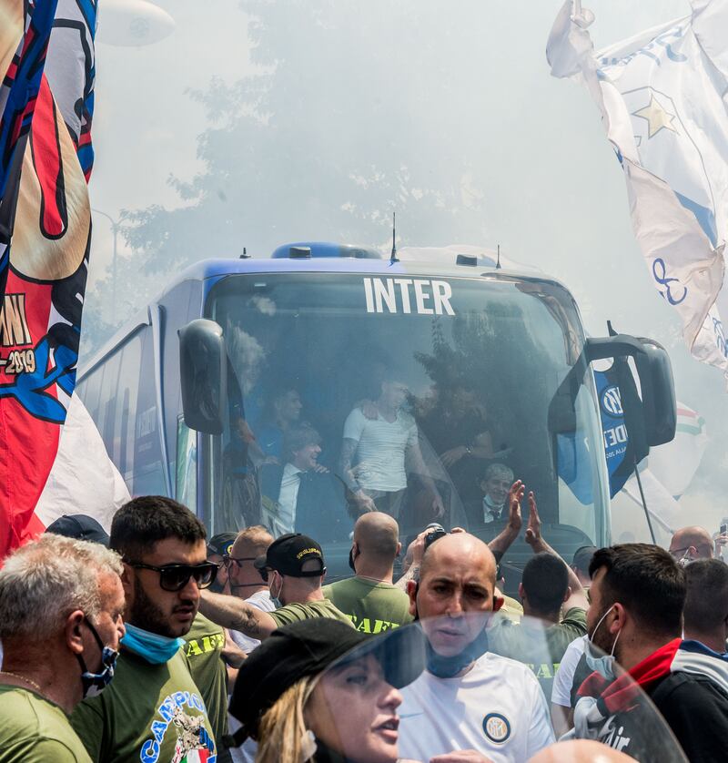 Inter, è festa grande fuori e dentro al Meazza per lo scudetto numero 19 6