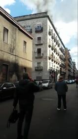 Napoli, le fiamme e le esplosioni in un palazzo al Vasto 6