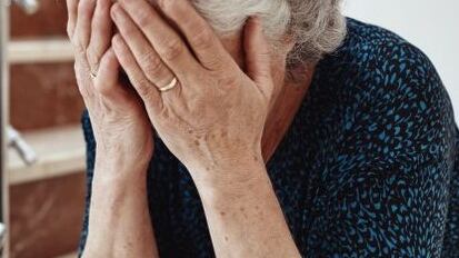 "Si lasciano morire di fame". Rsa, è allarme anziani soli