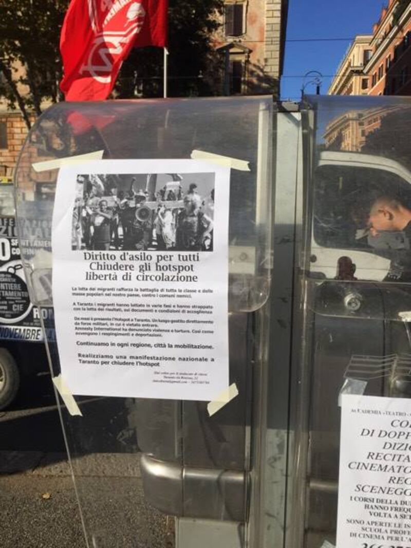 I migranti in corteo per chiedere più diritti 8