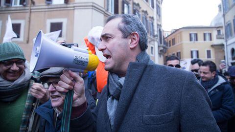 Nozze camorriste trash, indagato de Magistris jr