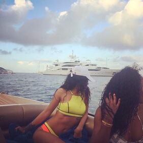 Rihanna, vacanze italiane in barca 3
