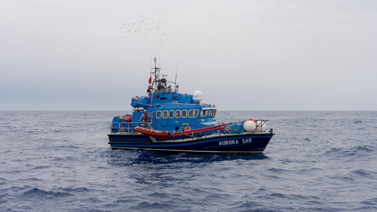 La Ong tedesca mette in mare una nuova nave con la bandiera palestinese: esultano i migranti