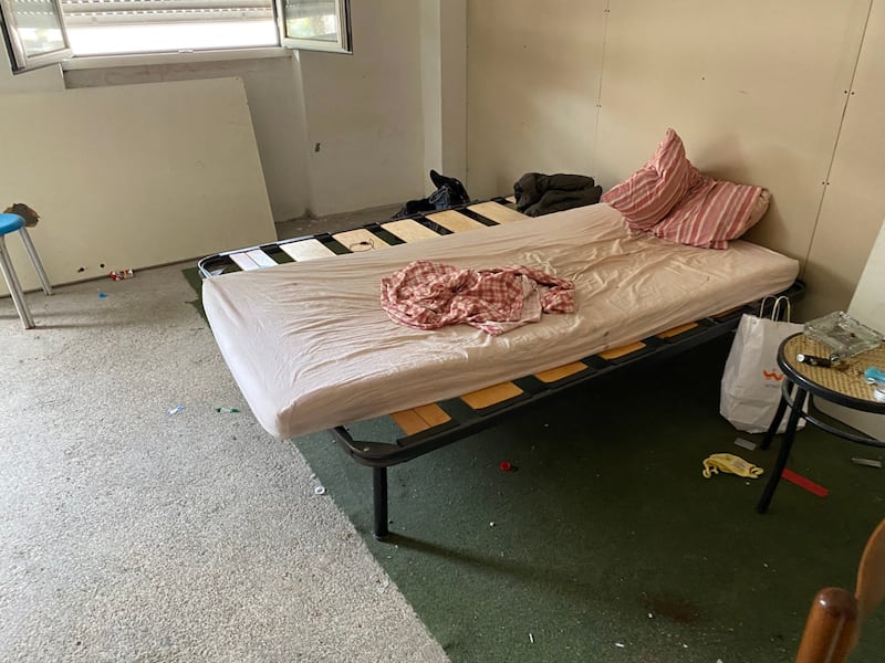 Migranti nell'edificio occupato dell'ex area casa editrice Ricordi 5