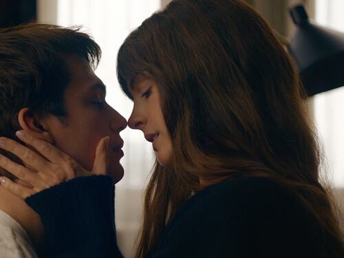 "The Idea of you", arriva il film romantico che segna il ritorno di Anne Hathaway