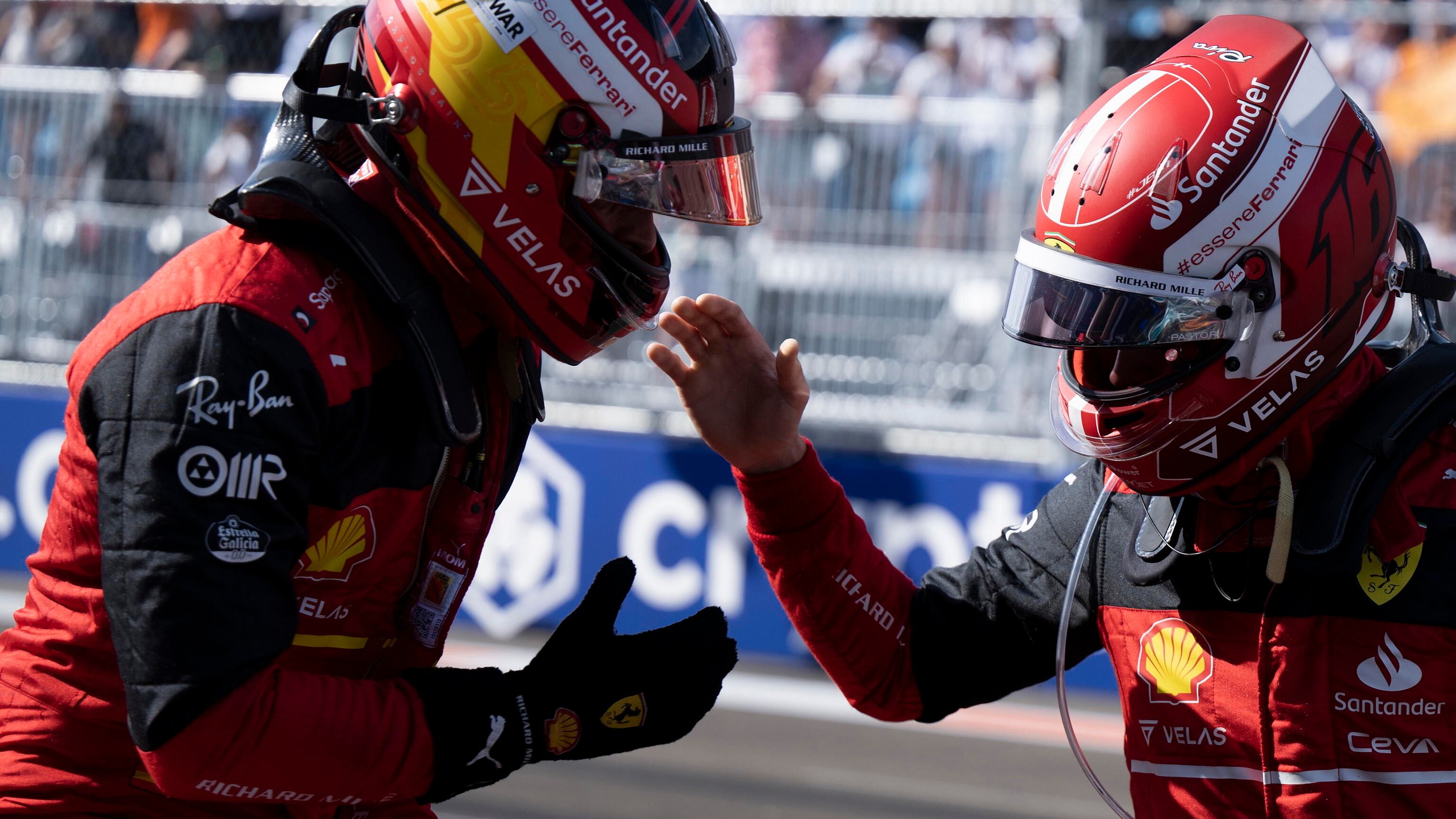 A Miami è spettacolo Ferrari. Leclerc e Sainz in prima fila
