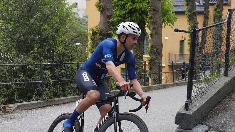 Tragedia al Giro d'Austria, muore dopo una caduta il ciclista norvegese André Drege