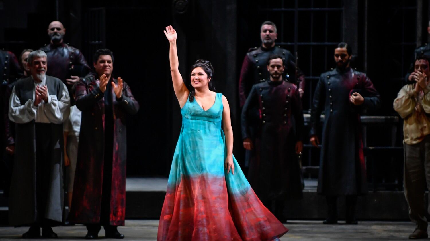 L'errore della Netrebko alla prima della Tosca: lo supera con eleganza