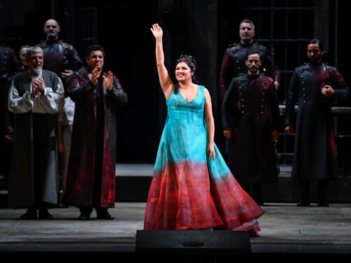 L'errore della Netrebko alla prima della Tosca: lo supera con eleganza
