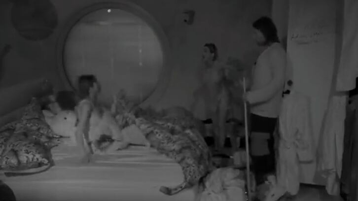 "Che ca... fai!", "Le mani addosso". Rissa sfiorata al Gf Vip