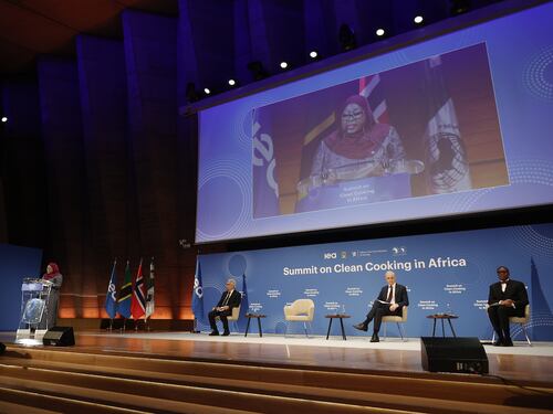 Fornelli migliorati: la sfida di Eni su salute e sviluppo in Africa