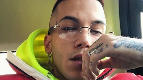 La Rai ora boccia Sfera Ebbasta: non sarà giudice a The Voice
