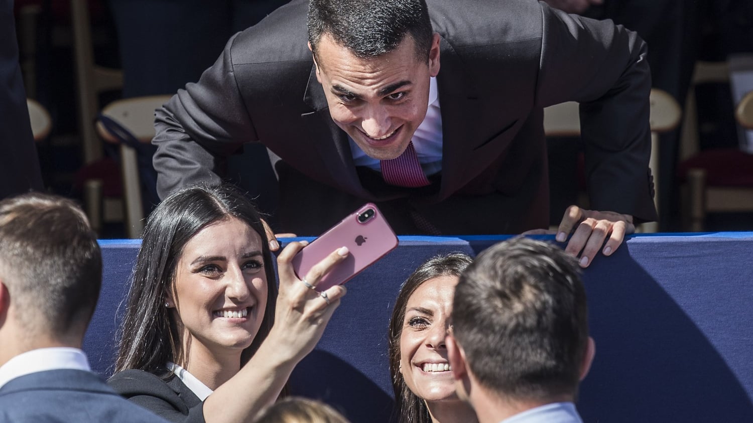 I grillini scendono in piazza: "Da oggi lo Stato siamo noi"
