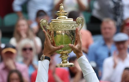 Wimbledon, Alcaraz trionfa al 5 set: le immagini più belle della premiazione 11