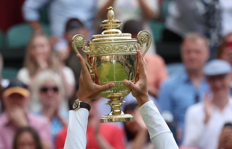 Wimbledon, Alcaraz trionfa al 5 set: le immagini più belle della premiazione 11