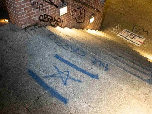 Graffiti e svastiche contro Israele: esplode l’odio antisemita a Milano
