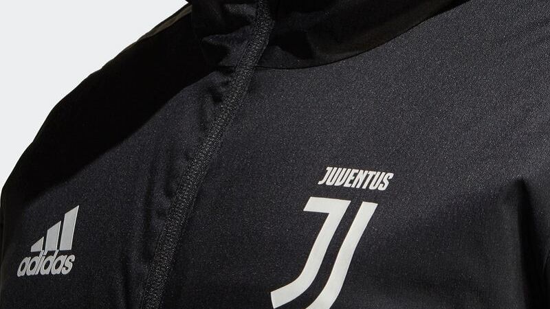 Sequestrati abiti falsi della Juve destinati alle bancarelle napoletane