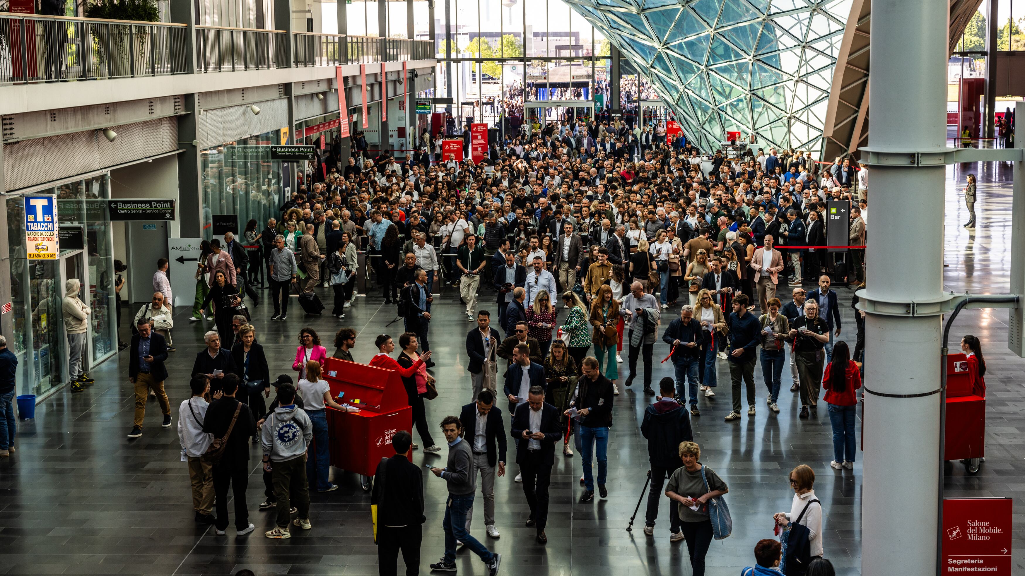 Aperto il Salone del Mobile, la "città intercontinentale" del design e dell'arredo