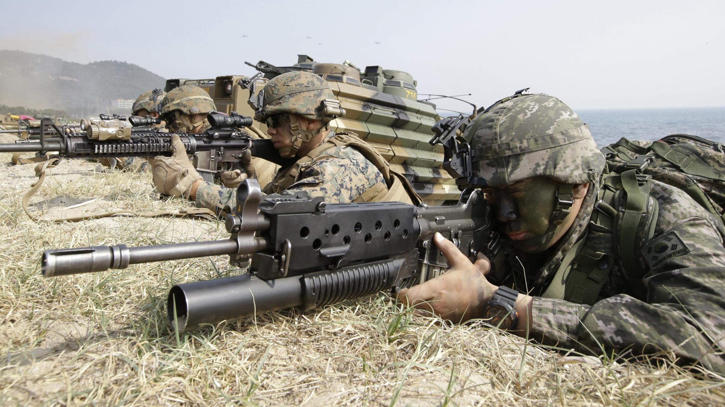 Gli Usa muovono navi aerei e marines intorno a Taiwan: l'avvertimento a Xi