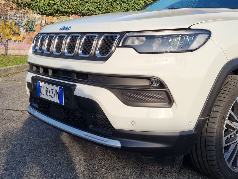 Jeep Compass 4XE, guarda le foto del suv ibrido plug-in 4